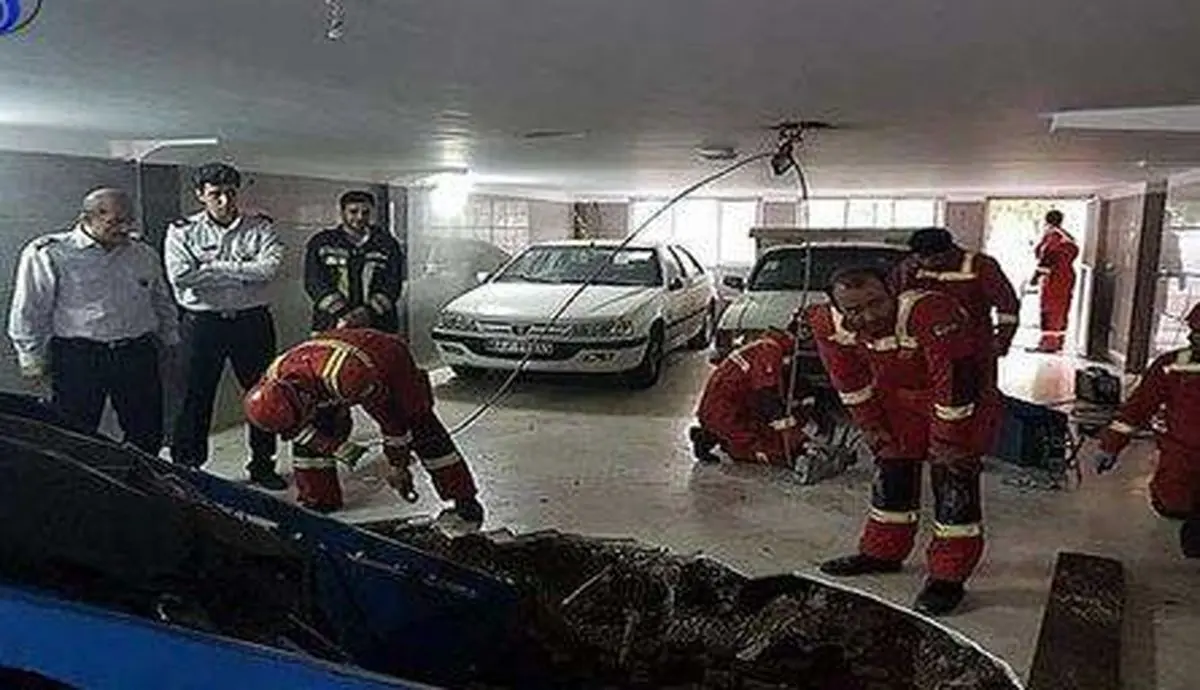 (ویدئو) بلعیده شدن پراید با فرونشست یک خانه