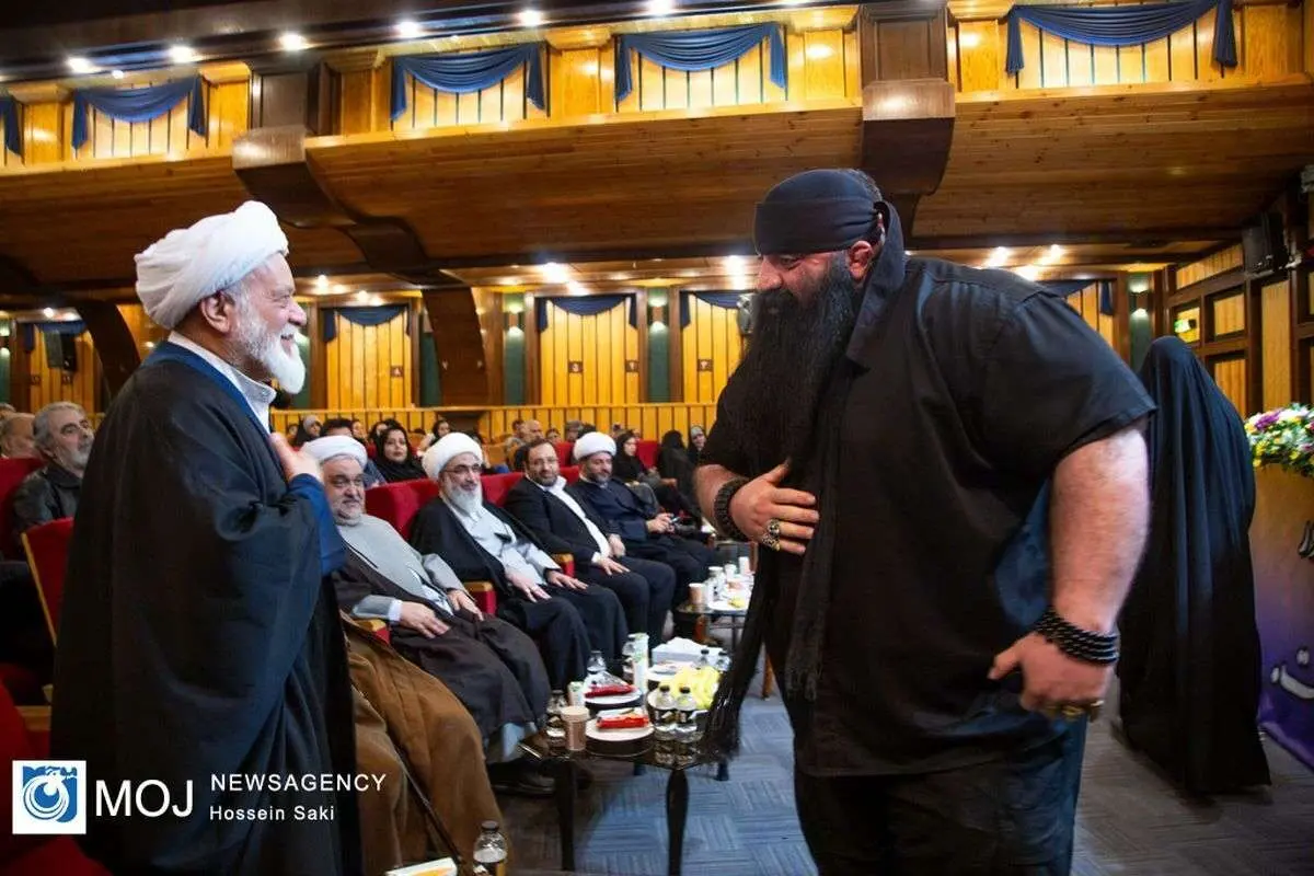 (تصاویر) آقای بازیگر و یک بادیگارد در مراسم ائتلاف نامزدهای مجلس خبرگان