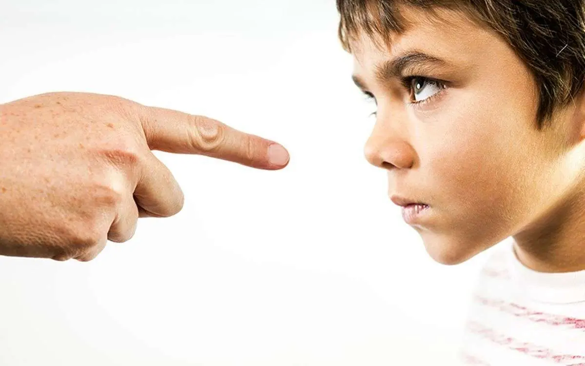 (ویدئو) تمسخر با عزت نفس فرزندتان چه میکند؟