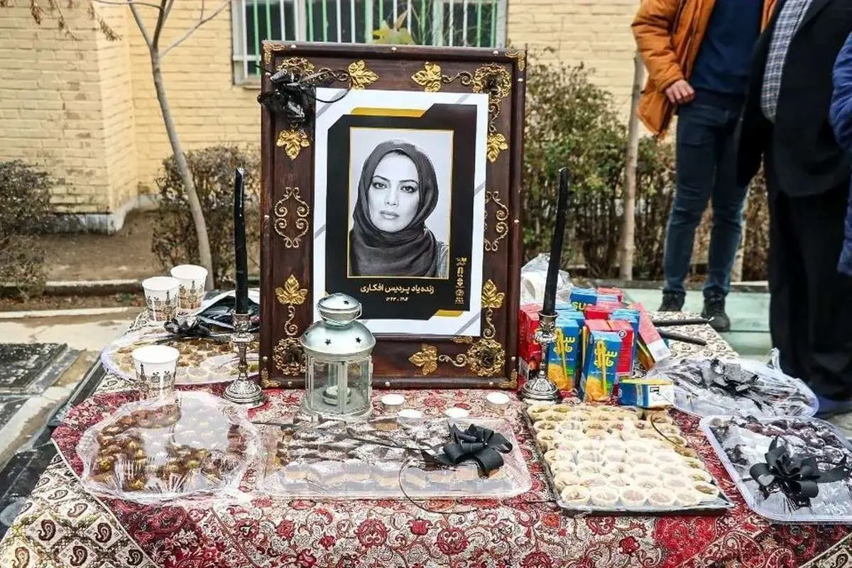 پردیس افکاری در کنار مهری ودادیان آرام گرفت
