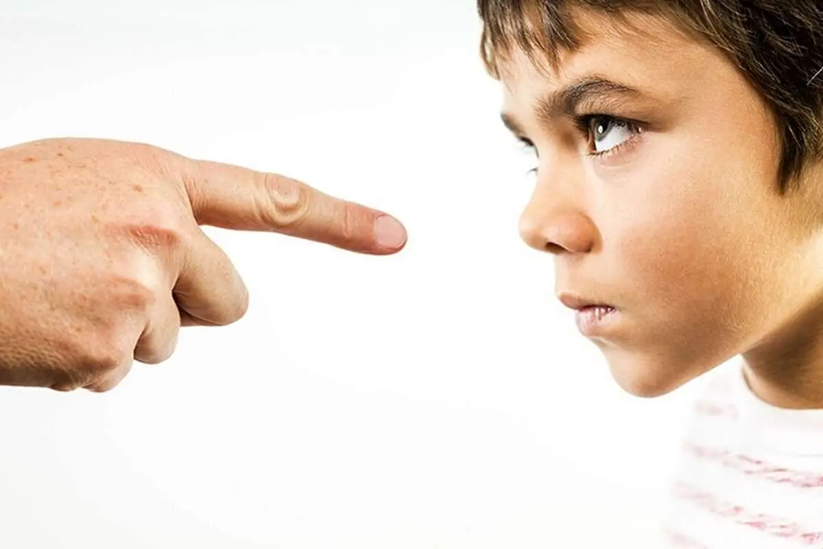 فرزندان خود را قربانی حرف دیگران نکنید!