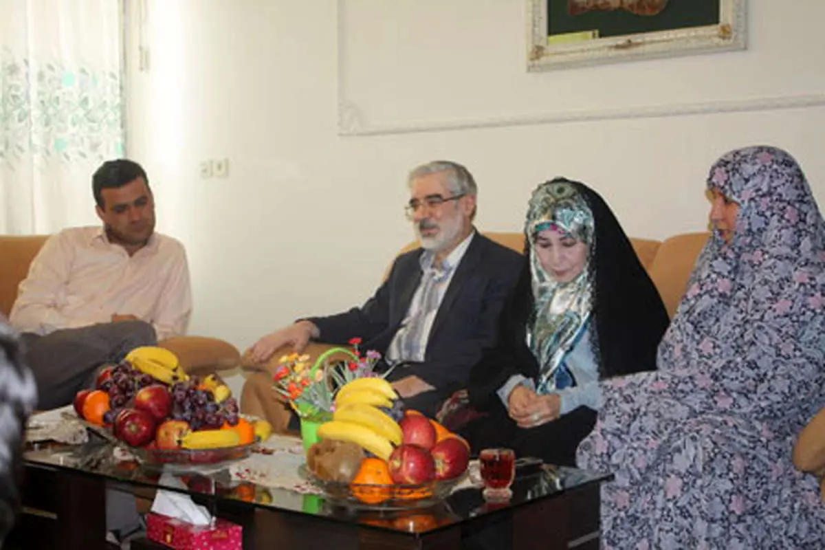عکس> موسوی به دیدار عبدالله مومنی رفت