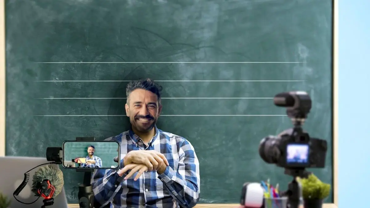 تکذیب «اخراج» دو معلم بلاگر