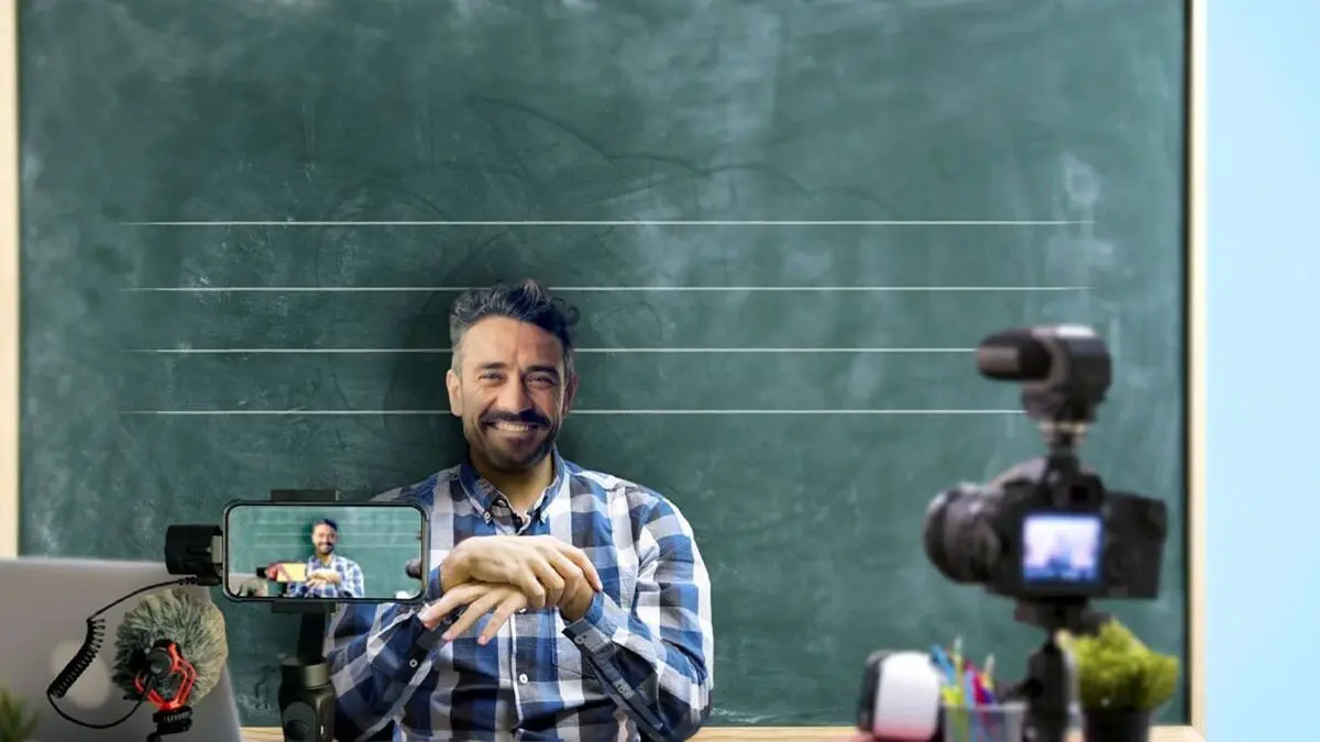 تکذیب «اخراج» دو معلم بلاگر