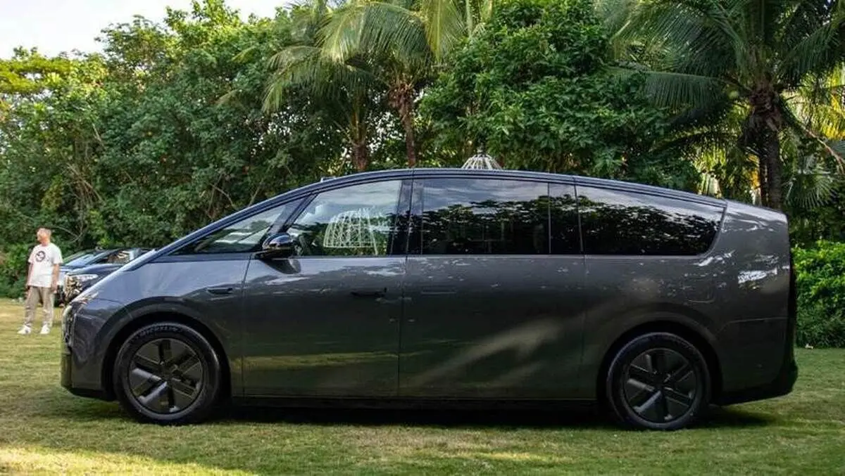 (تصاویر) لی اوتو مگا؛ معرفی MPV چینی که از پورشه تایکان هم بهتر است!