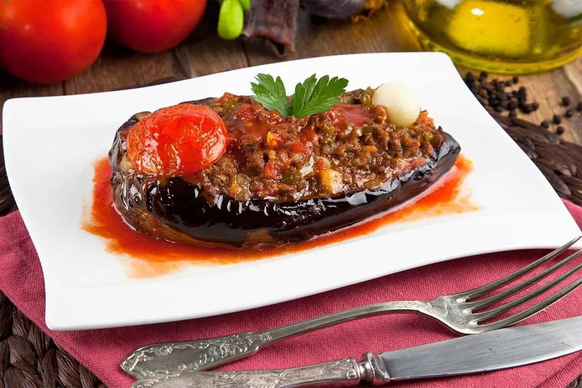 قارنی یاریخ، یک غذای خوشمزه ترکی برای عاشقان بادمجان 