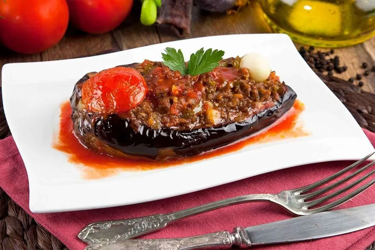 قارنی یاریخ، یک غذای خوشمزه ترکی برای عاشقان بادمجان