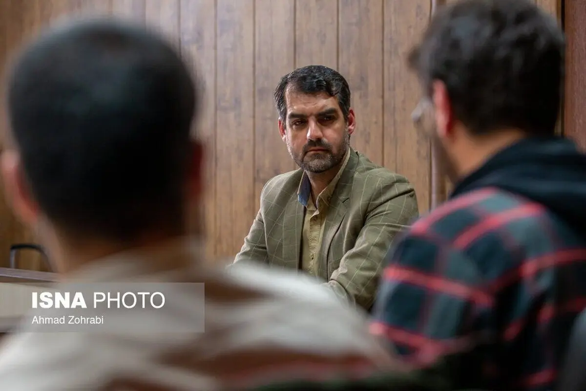 (تصاویر) نشست خبری نماینده تازه به مجلس رسیده در قم جنجالی شد
