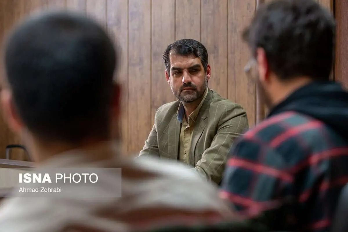 (تصاویر) نشست خبری نماینده تازه به مجلس رسیده در قم جنجالی شد