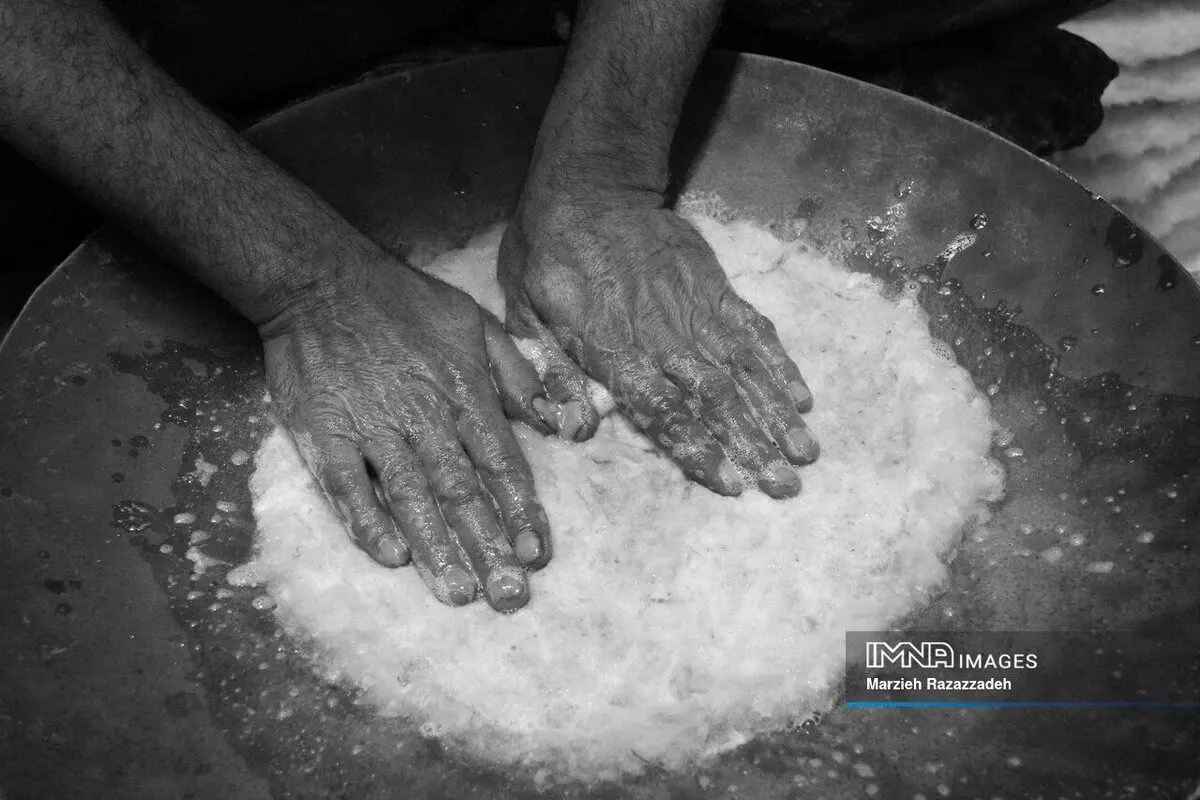 (تصاویر) تولید کلاه نمدی بختیاری