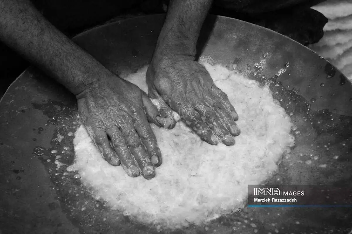 (تصاویر) تولید کلاه نمدی بختیاری