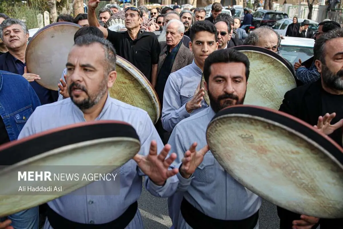 (تصاویر) تشییع پیکر جمشید عندلیبی نوازنده شهیر ساز نی