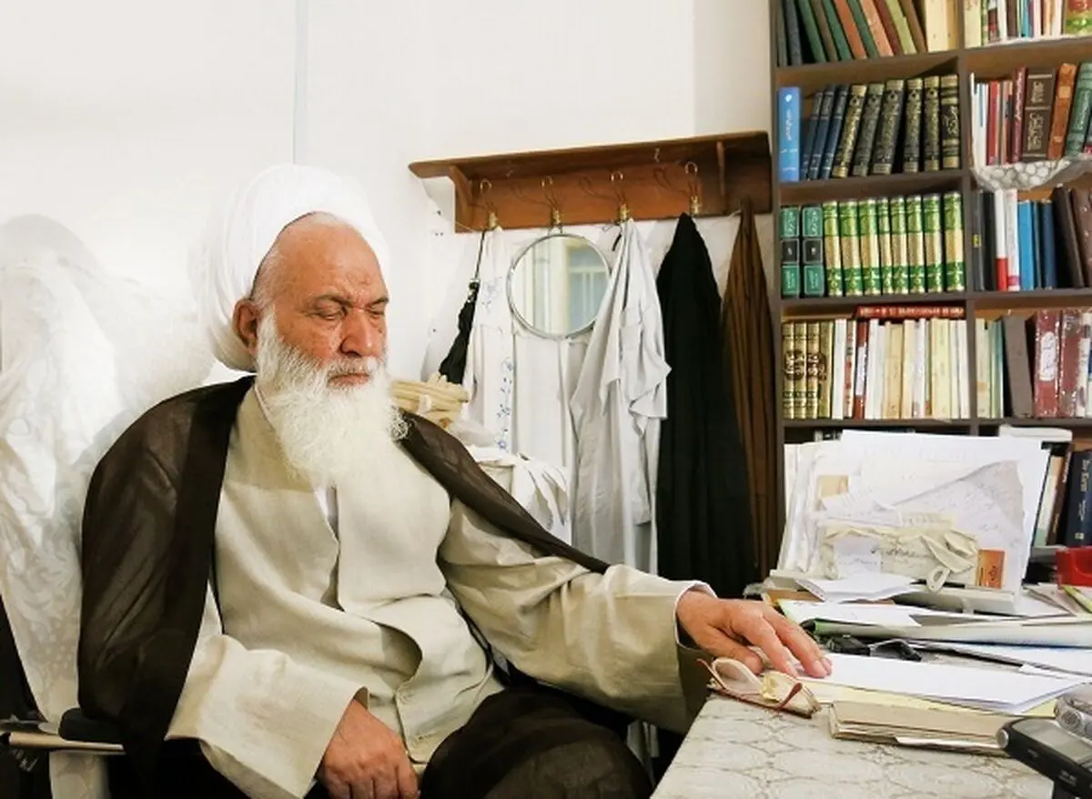 آیت‌الله دوزدوزانی تبریزی: کم‌کاری از ماست که اینگونه مردم از ما دور شده‌اند