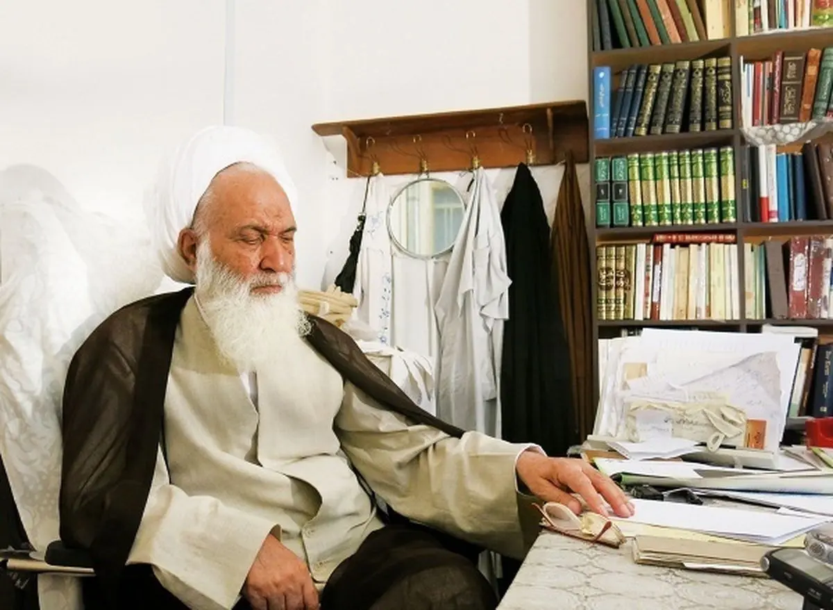 آیت‌الله دوزدوزانی تبریزی: کم‌کاری از ماست که اینگونه مردم از ما دور شده‌اند
