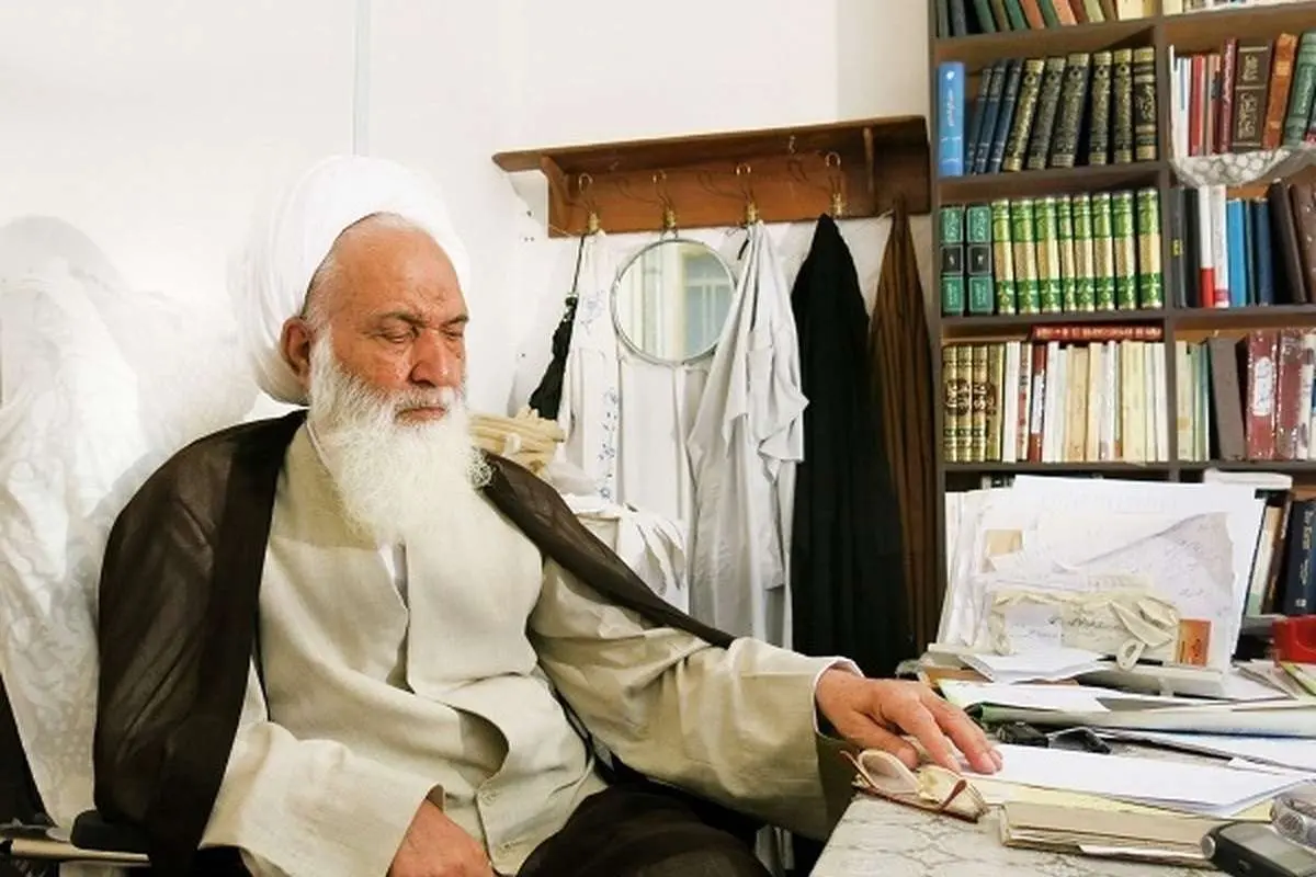 آیت‌الله دوزدوزانی تبریزی: کم‌کاری از ماست که اینگونه مردم از ما دور شده‌اند