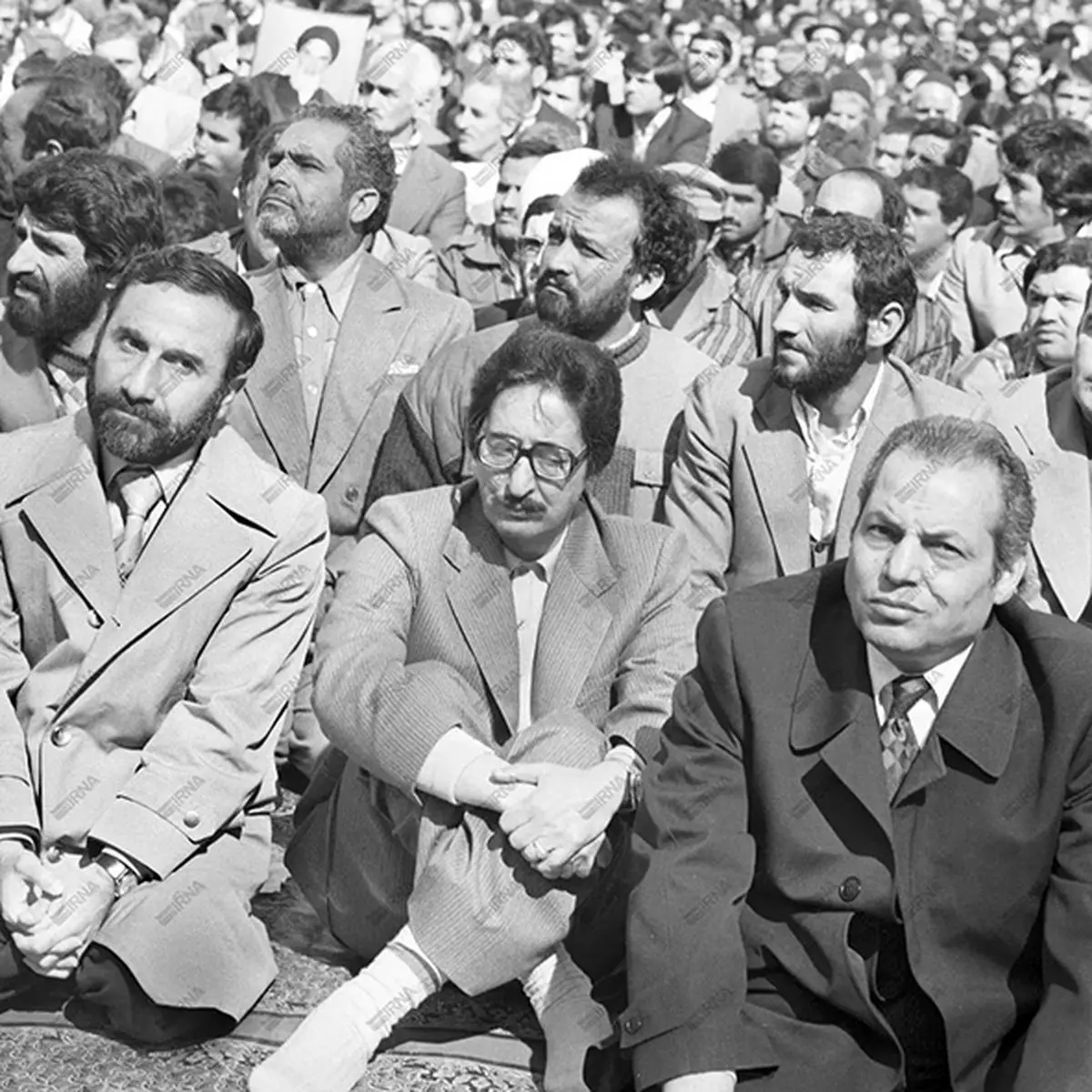 (تصاویر) خورشید گرفتگی، مهرجویی، بنی‌صدر و کافه تهران