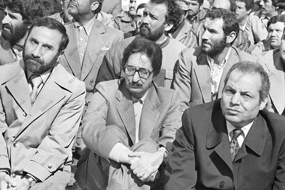 (تصاویر) خورشید گرفتگی، مهرجویی، بنی‌صدر و کافه تهران