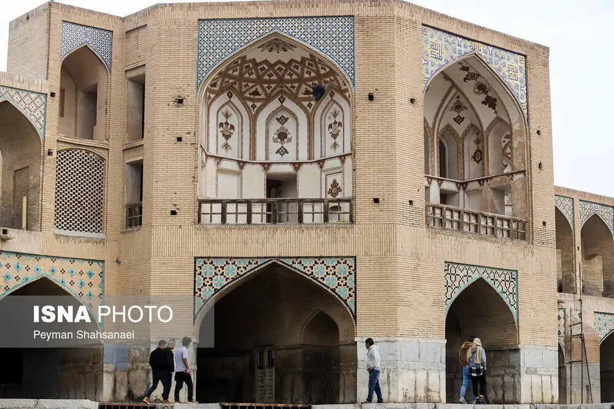 (تصاویر) پل تاریخی خواجو، قربانی چهارشنبه‌سوری