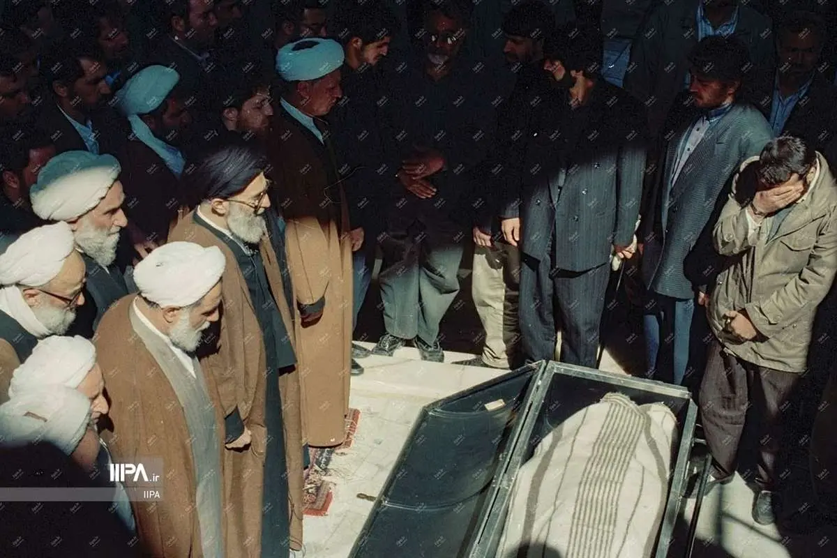 عکس‌های منتشر نشده از مراسم تشییع پیکر سید احمد خمینی