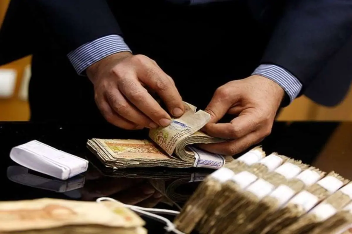 مشکل اقتصاد ایران در ۱۴۰۲ چه بود و ۱۴۰۳ دولت چه باید کند؟