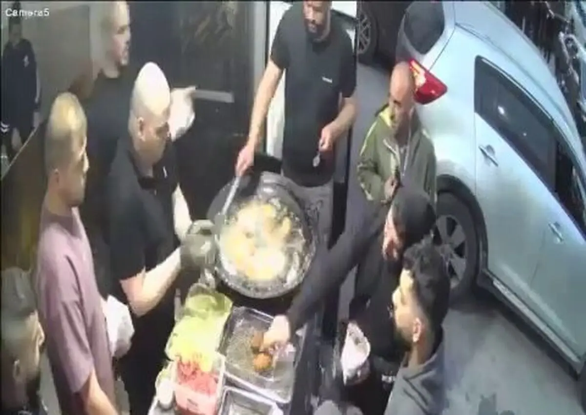 (ویدئو) بازداشت خشونت‌بار یک جوان فلسطینی در فلافلی