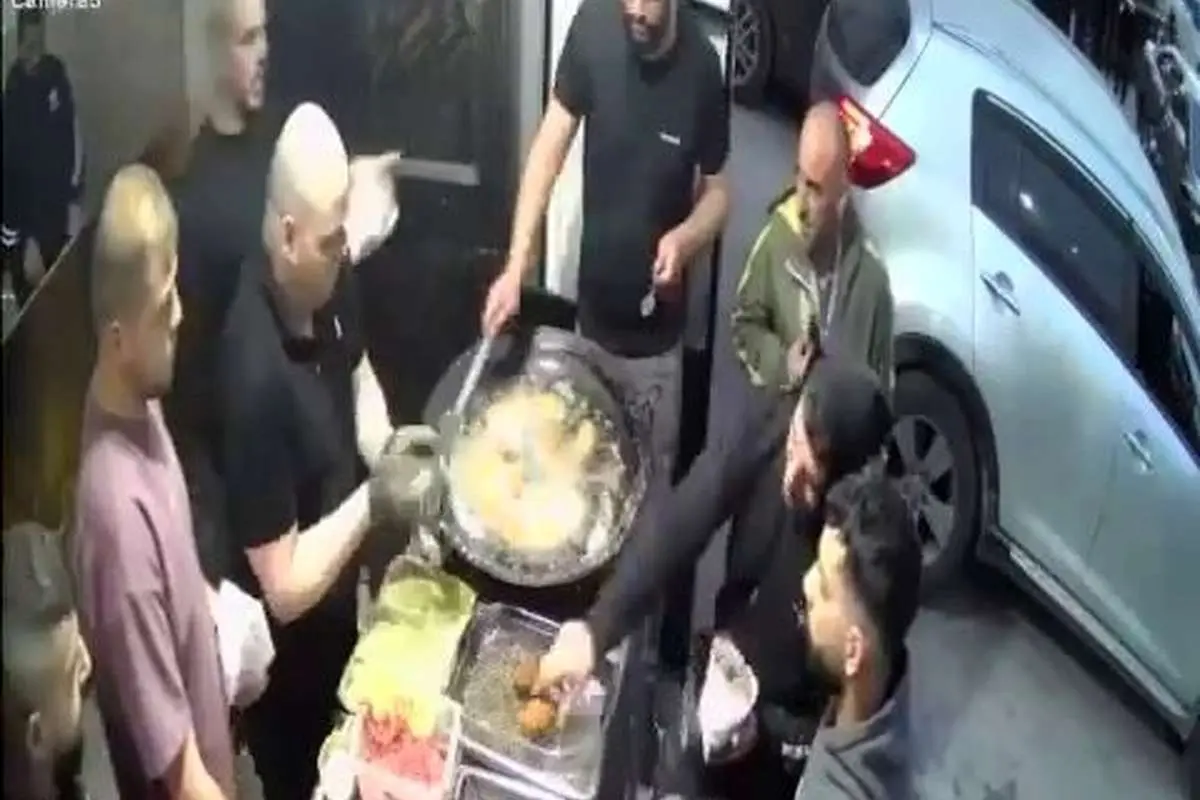 (ویدئو) بازداشت خشونتبار یک جوان فلسطینی در فلافلی