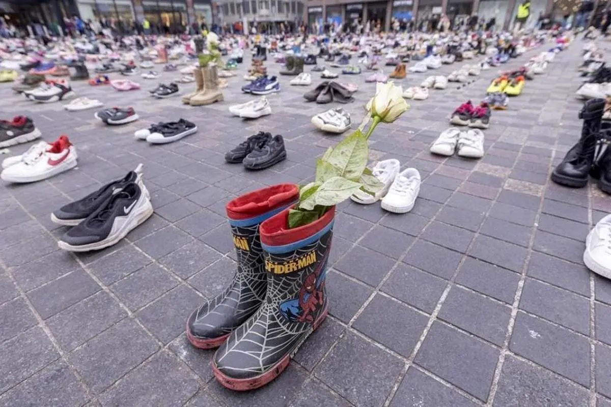 (ویدئو) ده هزار کفش به یاد کودکان غزه در هلند