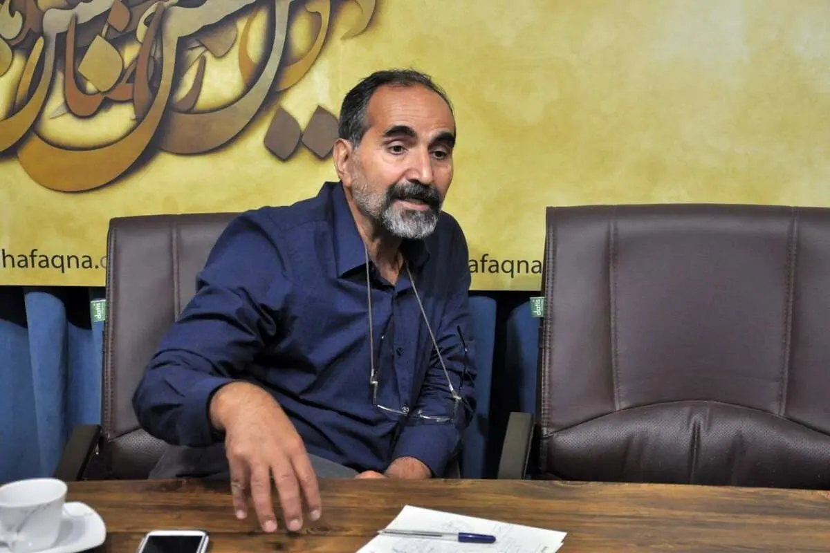 (ویدیو) جدال تقی آزاد ارمکی با چهره اصواگرا: مگر مردم دیوانه‌اند؟