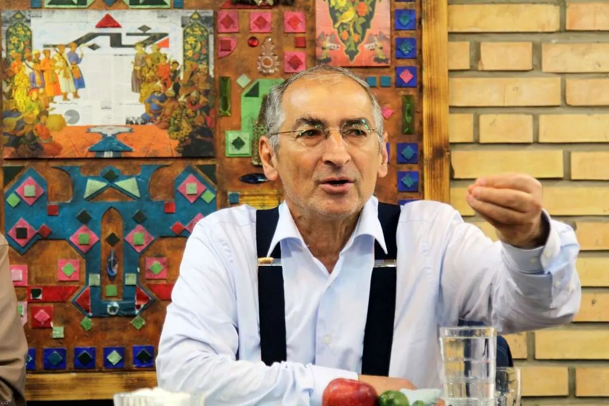 روزنامه دولت علیه زیباکلام/ او می‌گوید مردم ایران از رئیس جمهورشدن ترامپ استقبال می‌کنند