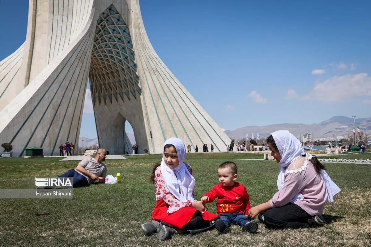 (تصاویر) برج آزادی در دومین روز بهار ۱۴۰۳