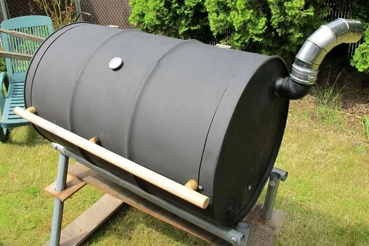 (ویدئو) نحوه ساخت خلاقانه کباب پز و اجاق هیزمی با بشکه آهنی