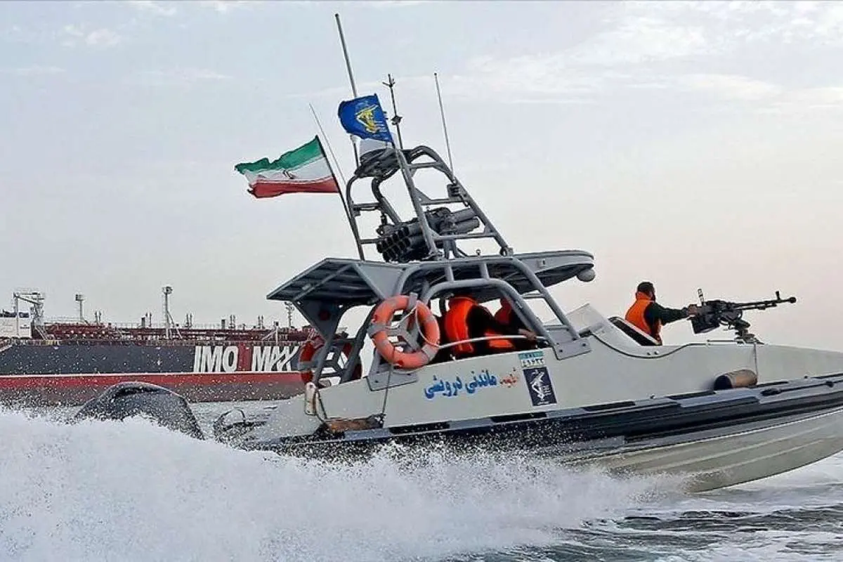 توقیف یک شناور با حکم قضایی در بوشهر