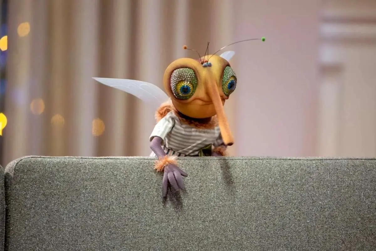 (ویدئو) مواجهه بامزه جیگر با پشه؛ این نیش می‌زنه تو واقعا می‌زنی!