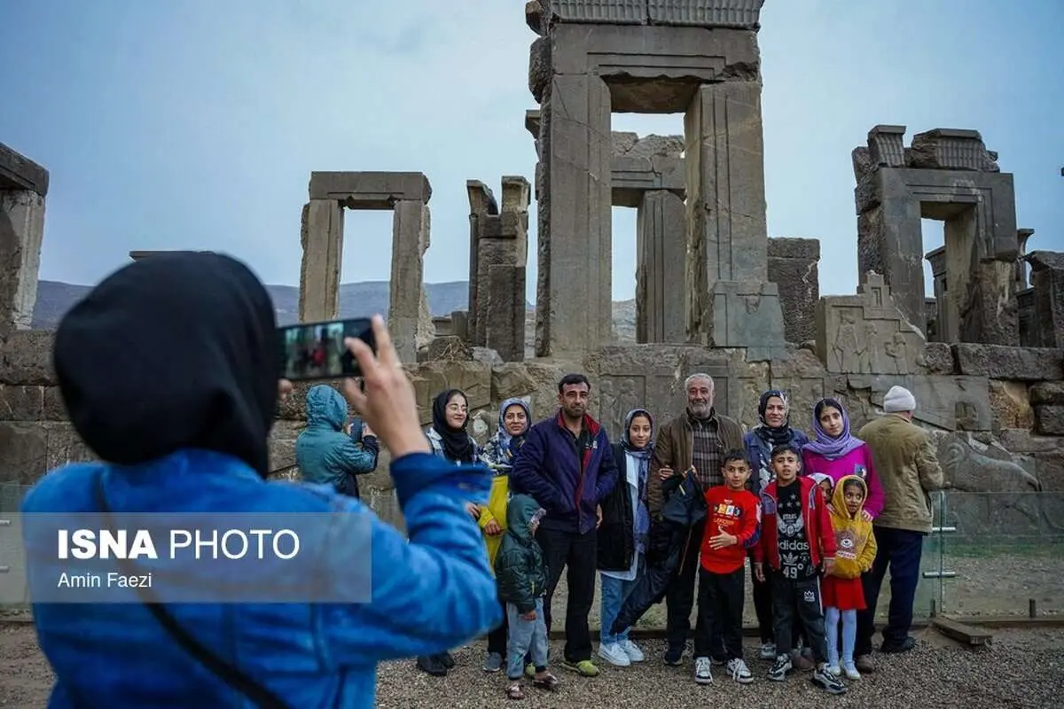 (تصاویر) مسافران نوروزی در تخت جمشید