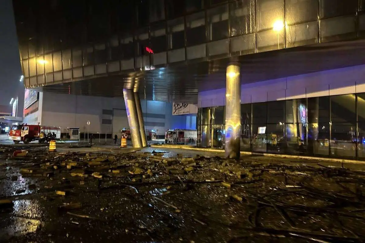 (ویدیو) ادای احترام روس‌ها به جانباختگان حادثه تروریستی مسکو