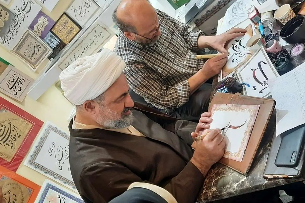 (تصاویر) حمید رسایی خوشنویسی خود را به رخ کشید!