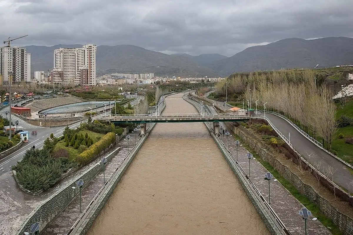 (ویدیو) خروشان شدن رودخانه کن تهران طی بارش ها