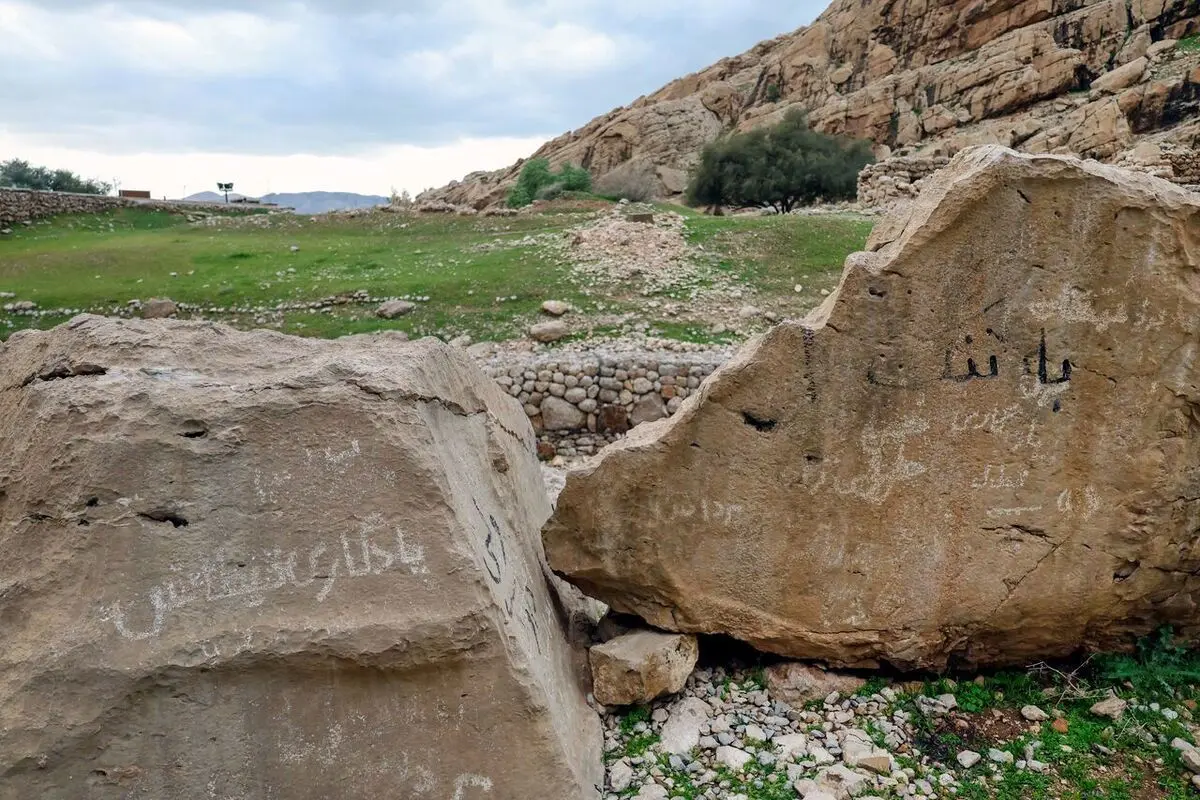 (تصاویر) سنگ نگاره «کول فرح»