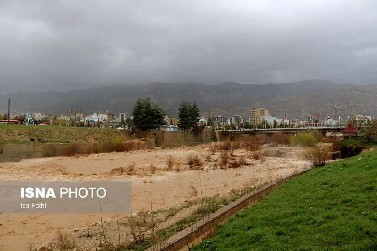 (تصاویر) آبگرفتگی معابر به دنبال بارشهای سیل آسا در یاسوج