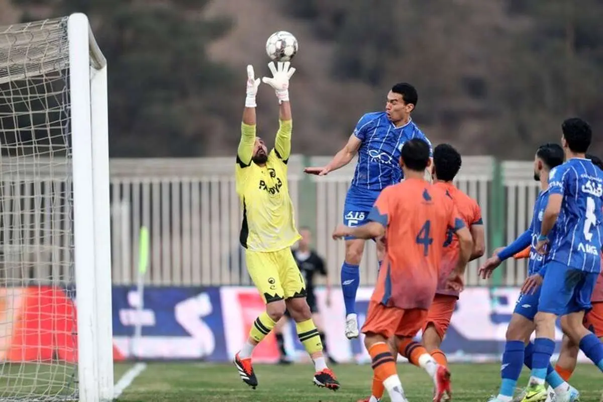 VAR اصلا حق دخالت در صحنه پنالتی استقلال را نداشت 