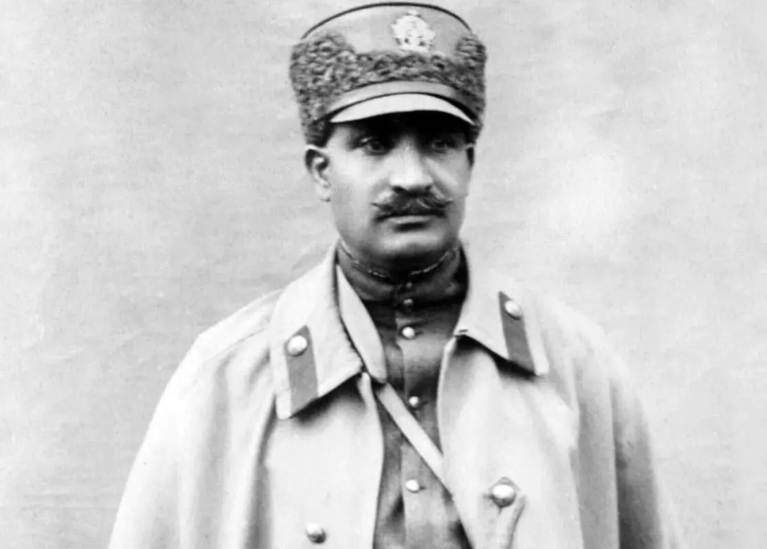  جشن تولد «رضاخان» در کاخ زعفران؛ 24 اسفند ماه 1317 