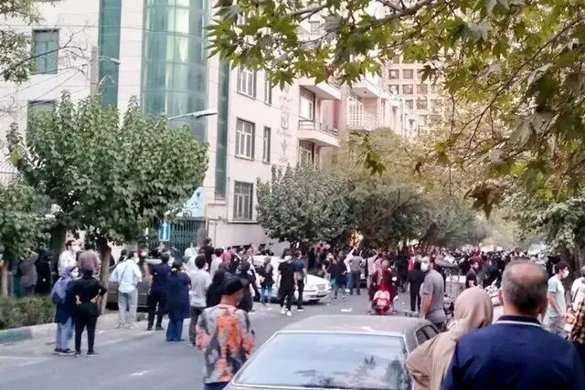 مردم چه هیزم تری به اولیای امور فروخته‌اند/ این قطع ارتباطات همه را در تنگنا قرار داده