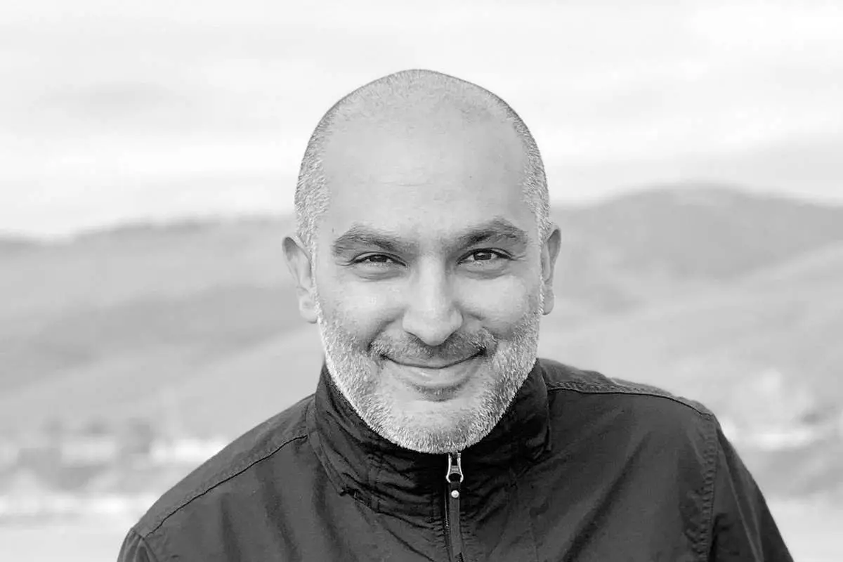 (تصویر) همکار ایرانی ایلان ماسک؛ طراح ربات جراح نورالینک!