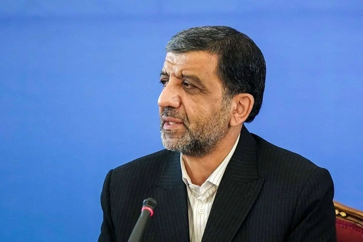 (ویدیو) تلاش ضرغامی برای رعایت ضوابط عفاف در مراکز گردشگری