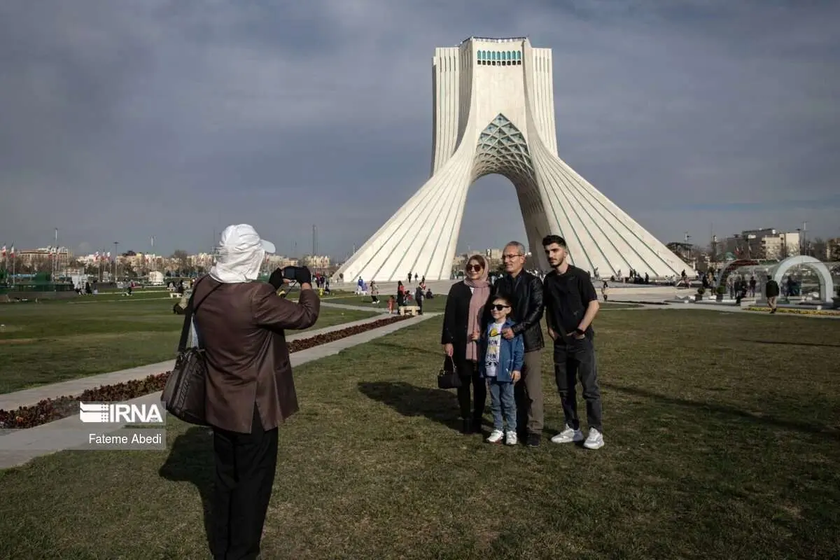 (تصاویر) قدیمیترین عکاس میدان آزادی