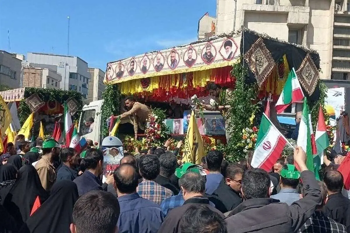 تصاویری از وداع مردم با شهدای حمله به کنسولگری ایران در دمشق