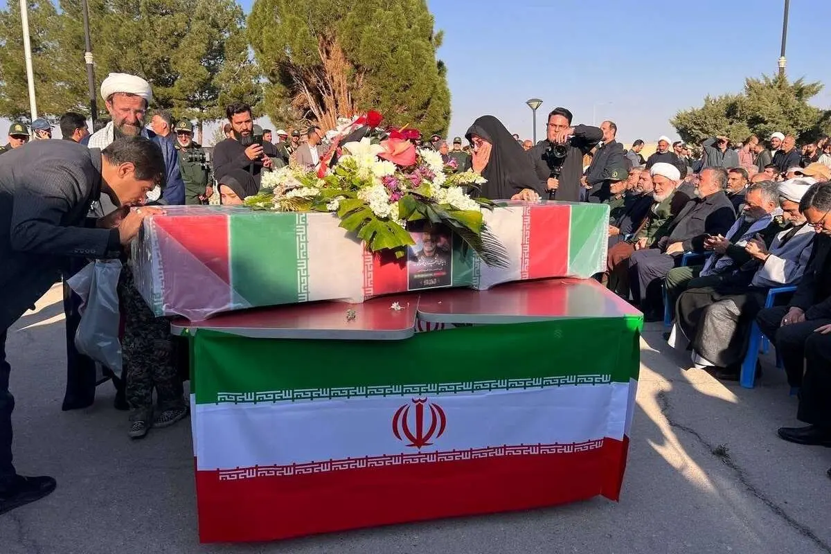 (ویدئو) استقبال از پیکر شهید زاهدی در فرودگاه اصفهان