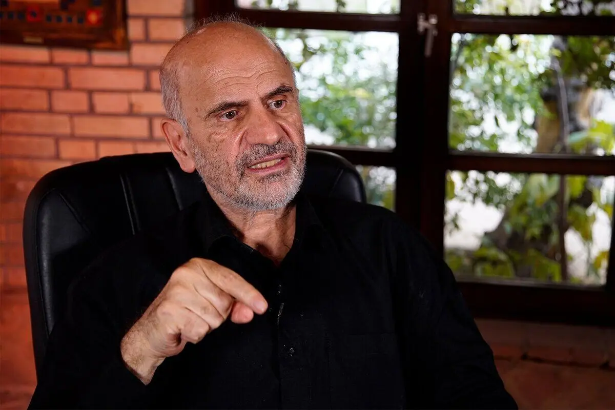 فرشاد مومنی: بحران‌های اقتصادی کشور از حدود متعارف فراتر رفته است