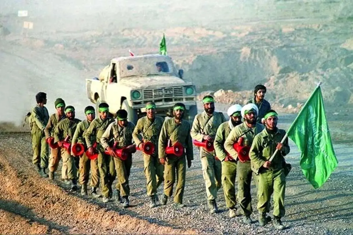 محسن رضایی با یک هواپیمای جنگنده به تهران آمد