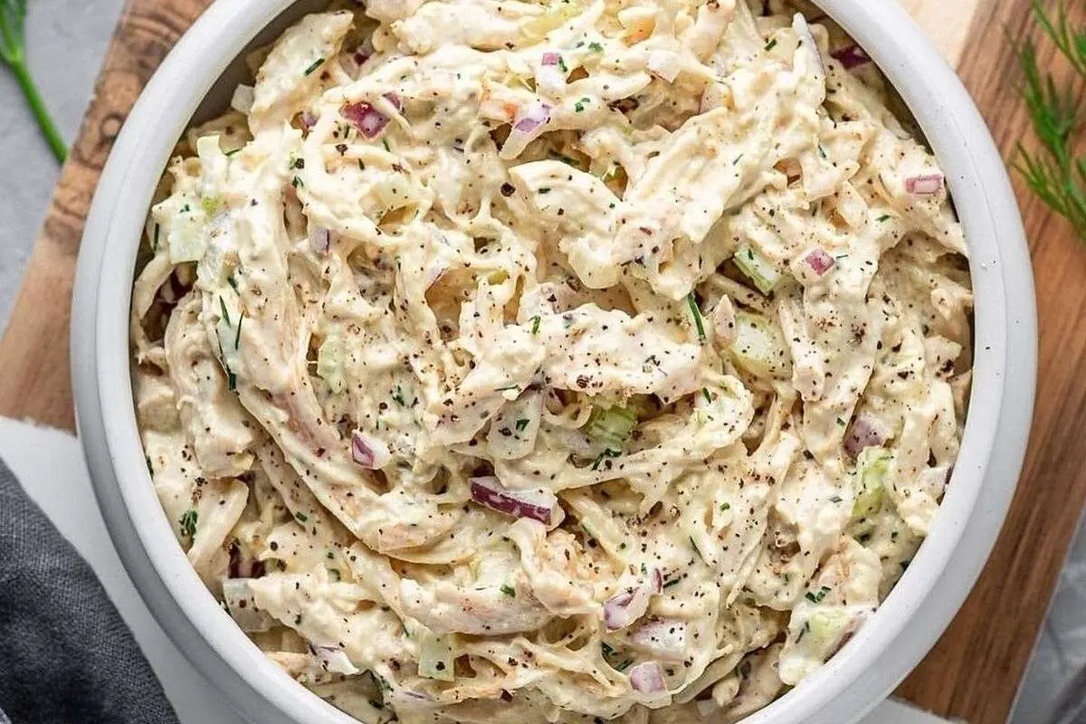 طرز تهیه سالاد مرغ و کلم برگ؛ یک سالاد خوشمزه بهاری 